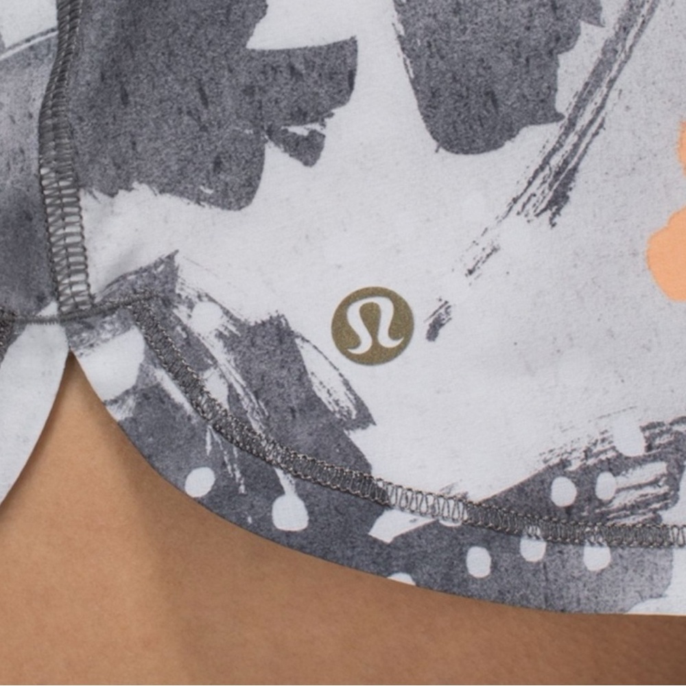 LULULEMON “Be Free Runsie” in Mini Art Pop Romper in White Multi Size 6 - Picture 11 of 15